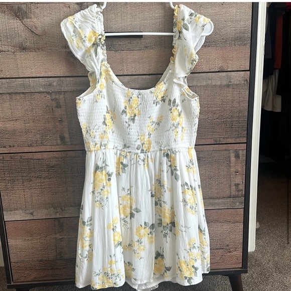 Women’s Hollister Smocked Floral Dress Size Large - Picture 3 of 3